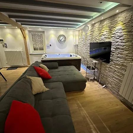 Spa Relaxing Apartman Monnières